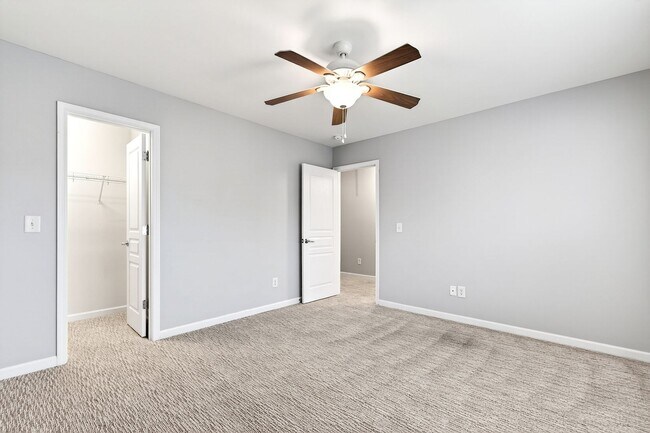 Building Photo - Cozy 3BR Townhouse in Glenwood Crossing!