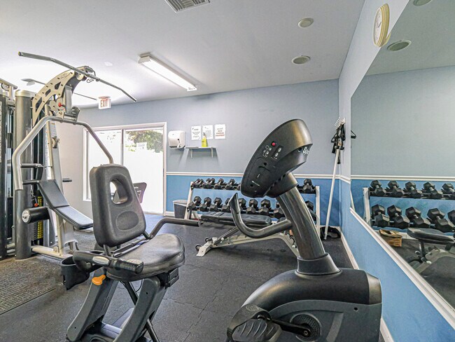 Building Photo - 73 Royal Oak Ct