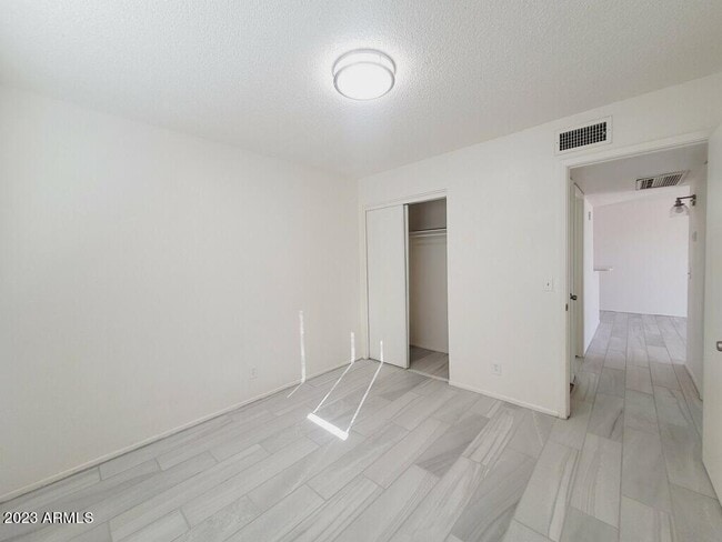 Building Photo - 506 E Southern Ave