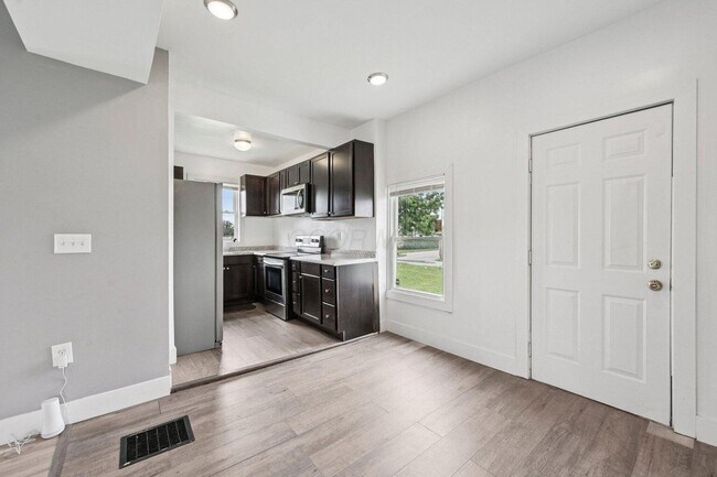 Building Photo - 1025 Howard St