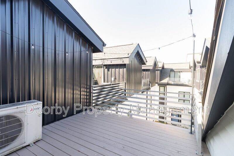 Building Photo - 1522 Adams St