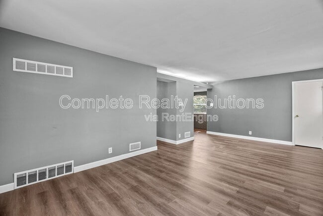 Building Photo - 10720 Spring Garden Dr