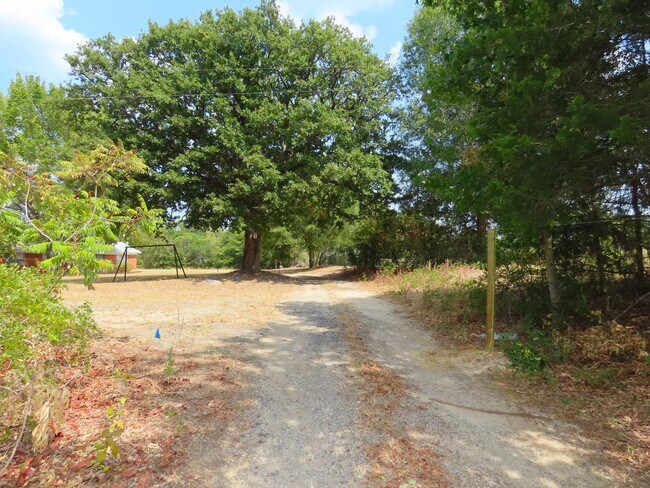 Building Photo - Country Living in Arp! 3 Bedroom, 1 Bath H...