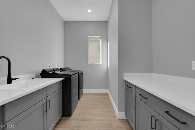 Building Photo - 10648 Stone Ledge Ave