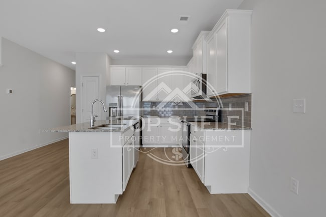 Building Photo - 102 Jaxton St