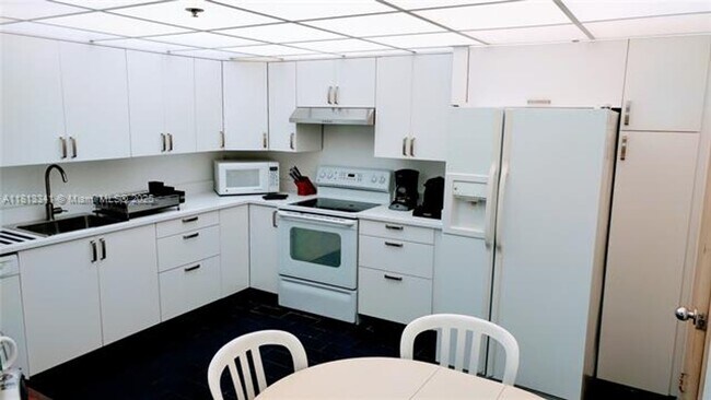 Building Photo - 251 Crandon Blvd