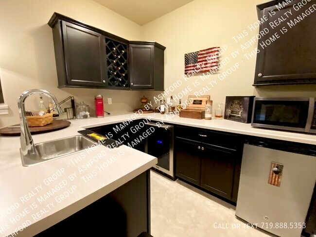 Building Photo - 7215 Rim Bluff Ln