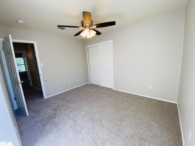 Building Photo - 3304 Kissman Dr