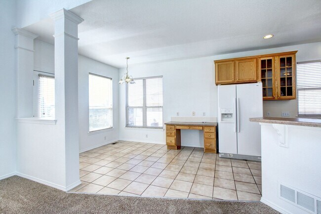 Building Photo - Metzler Ranch single family 4b/3b huge gar...