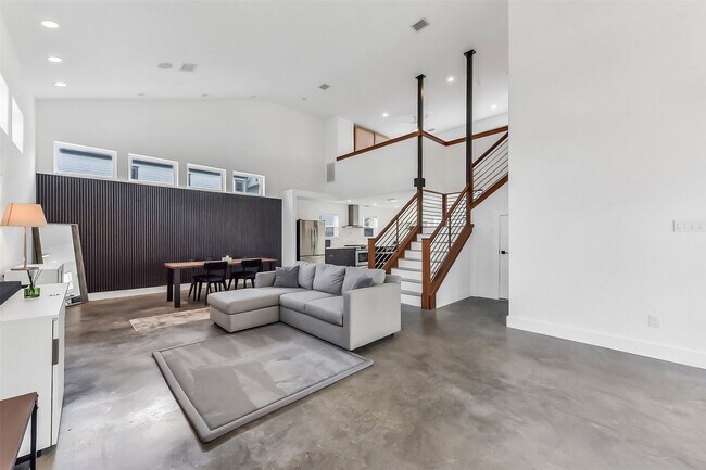 Building Photo - 1813 Crockett St