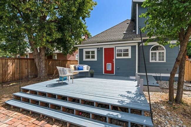 Building Photo - Charming Home in Spokane’s Heart – Unfurnished