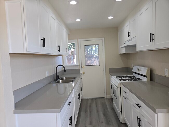 Building Photo - 2433 E Garvey Ave N