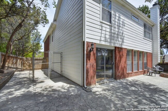 Building Photo - Braun and 1604 Area in Greenbriar gated community