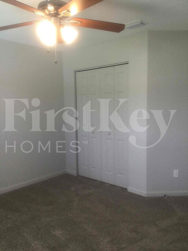 Building Photo - 1351 SW Amboy Ave
