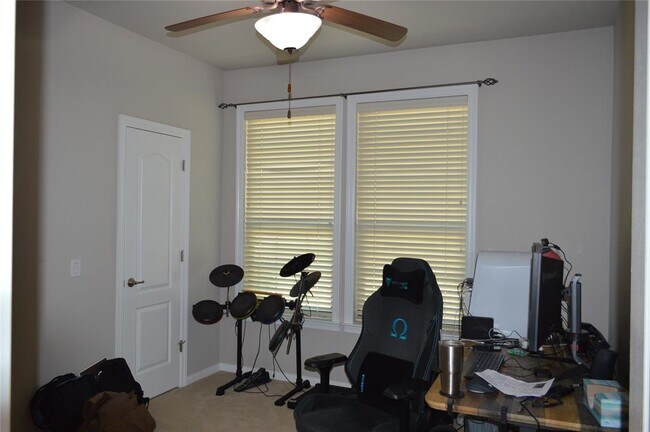 Building Photo - 4200 Dot Dr