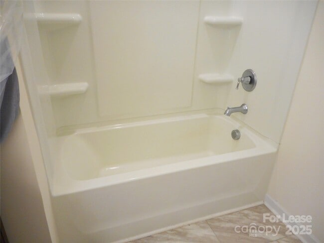 Building Photo - 5207 Maynard Hl Dr