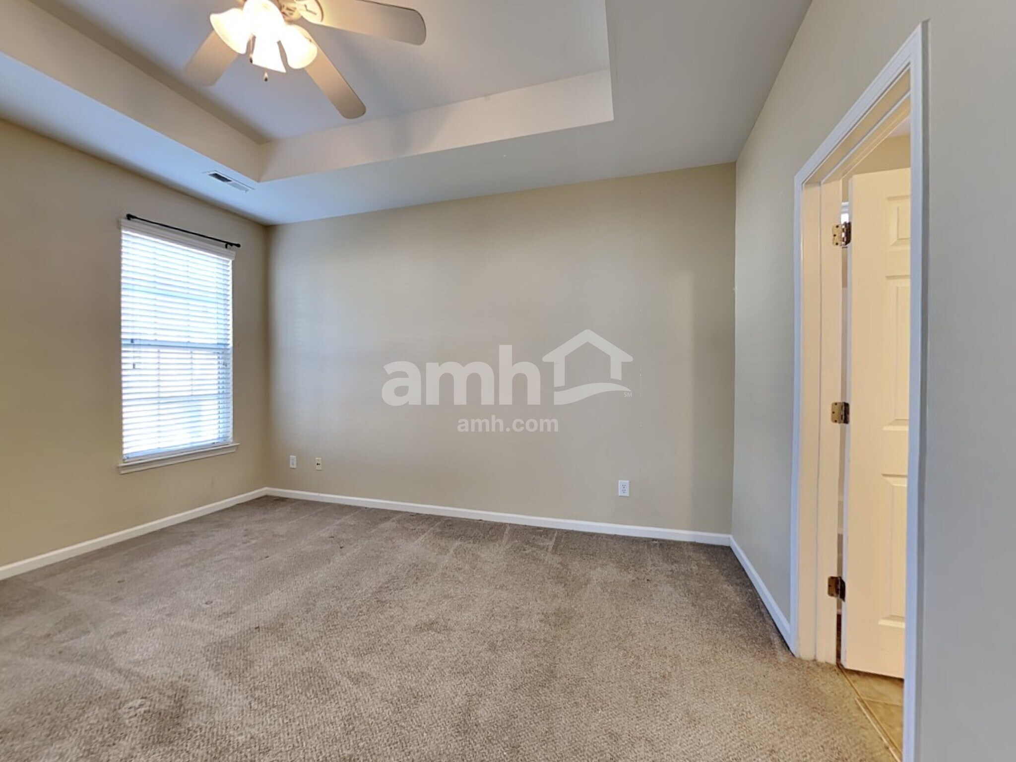 Building Photo - 2413 Thoreau St