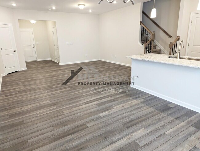 Building Photo - 1527 Smoky Mountains St