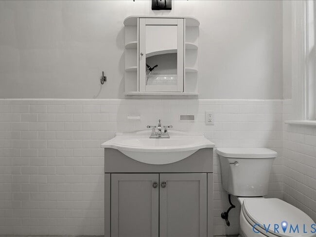 Building Photo - 4416 Bromley Ln