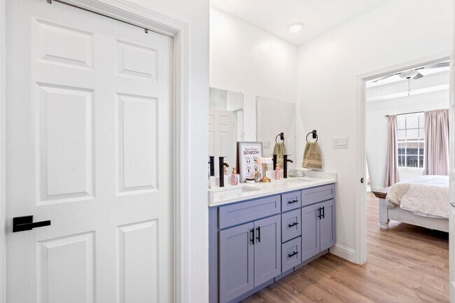 Building Photo - 1000 Stone Hill St