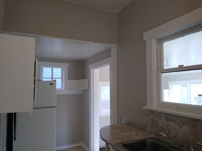 Building Photo - DU Charming 1920's Bungalow 2 Beds 1 Bath  Available Now