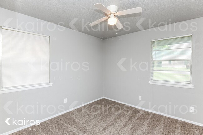 Building Photo - 607 Holly Lane