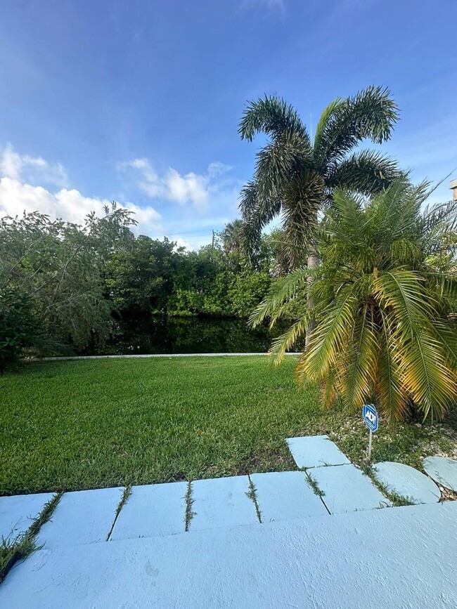 Building Photo - 55+ Community Tamarac Single Family 2 bedr...