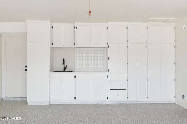 Building Photo - 1643 W Griswold Rd