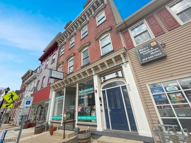 Building Photo - 403 S Main St