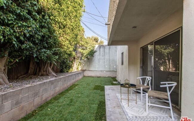 Building Photo - 2621 S Centinela Ave