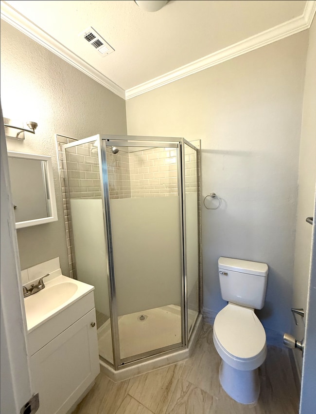 Building Photo - Grove St