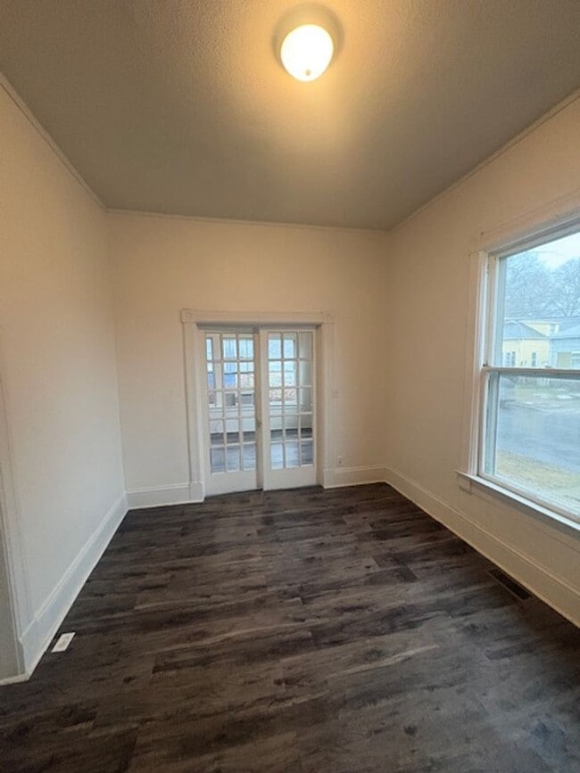 Building Photo - 723 W Armstrong Ave