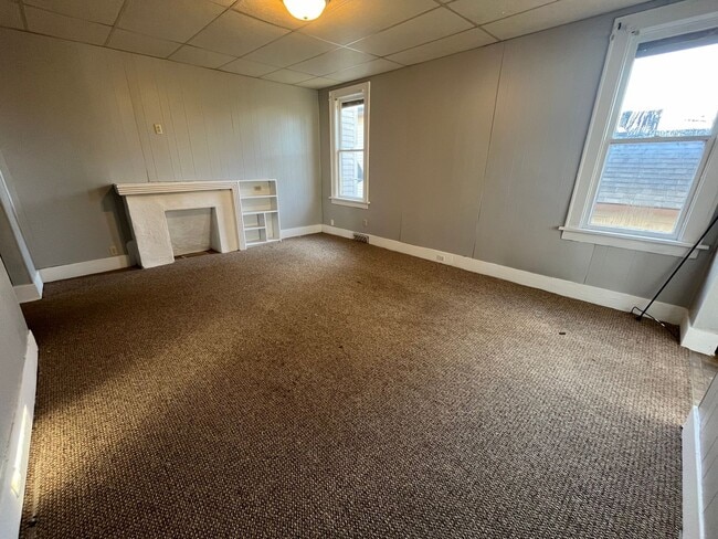 Building Photo - 325 2nd St NW