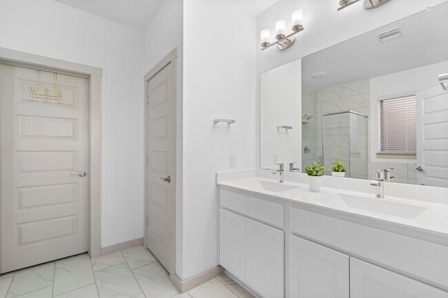 Building Photo - 28410 Hannahs Harbor Ln