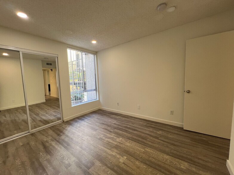 Building Photo - 3715 S Canfield Ave