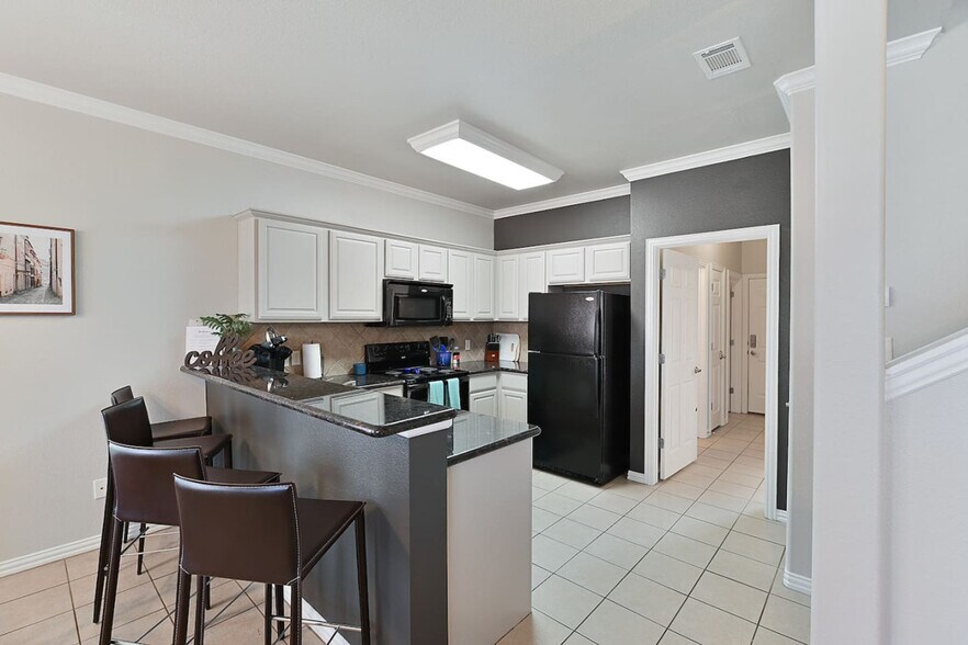 Building Photo - 1001 Krenek Tap Rd