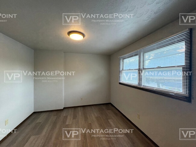Building Photo - 1635 Deckner Ave
