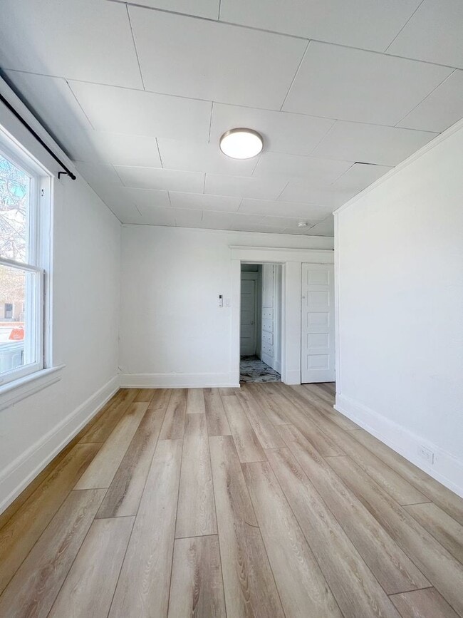 Building Photo - RENOVATED 3 BD Bungalow in MidTown!