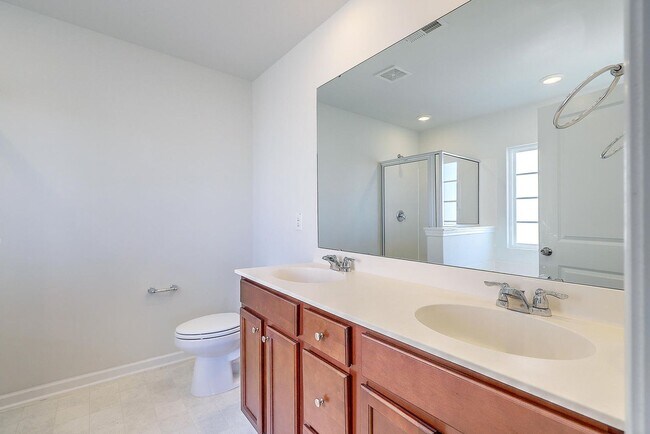 Building Photo - Cane Bay