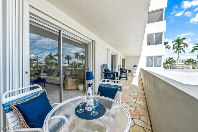 Building Photo - 1977 Gulf Shore Blvd N