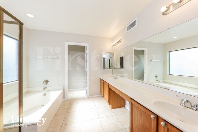 Building Photo - 4110 W Questa Dr