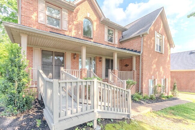 Building Photo - 5 Bedroom Home in Hermitage! Backs Up To T...
