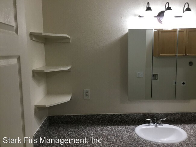 Building Photo - 114-114 SE 146th Ave