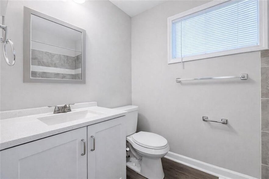 Building Photo - 2146 Brookview Dr NE