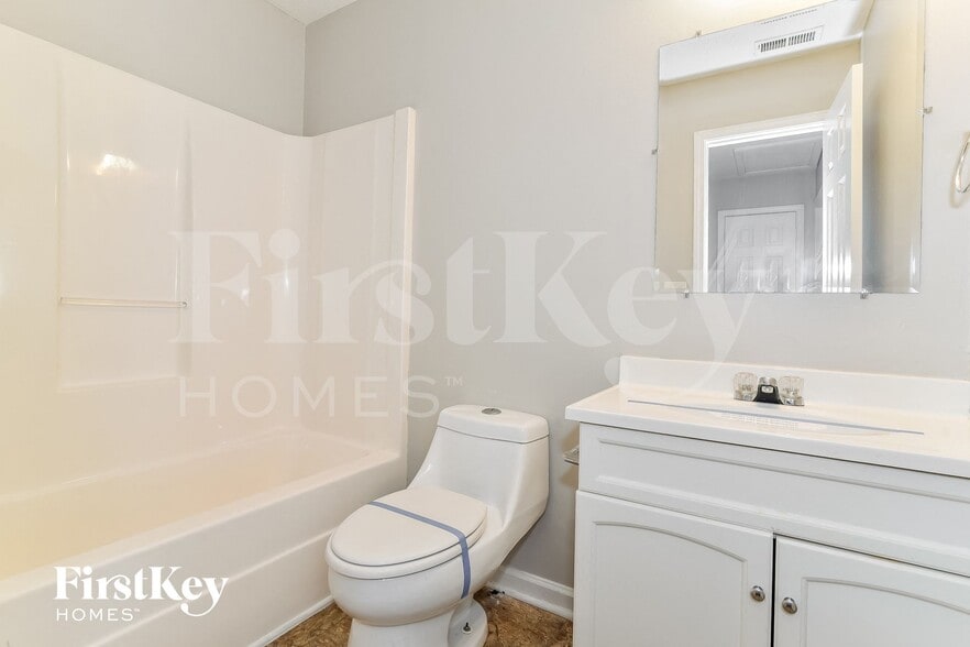 Building Photo - 2603 Dawnlake Dr