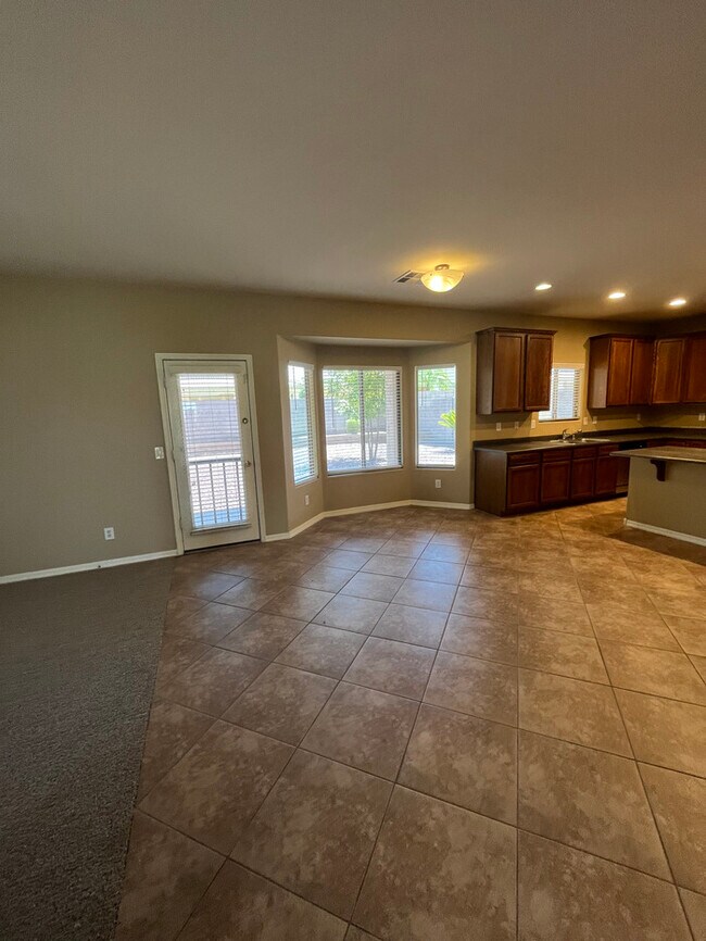 Spacious 2level home in Surprise Farms 17417 W Saguaro Ln Surprise