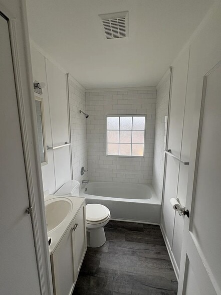 Building Photo - 1206 Ashwood Rd