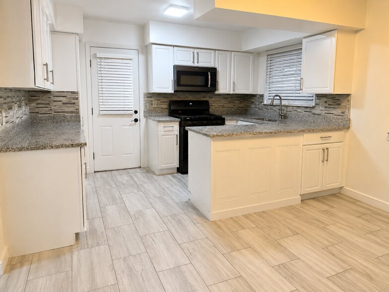 Building Photo - 7451 S 75th St