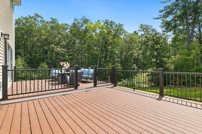 Building Photo - 22 Austin Ln