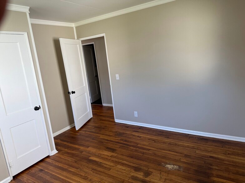 Building Photo - 1420 W Jackson St